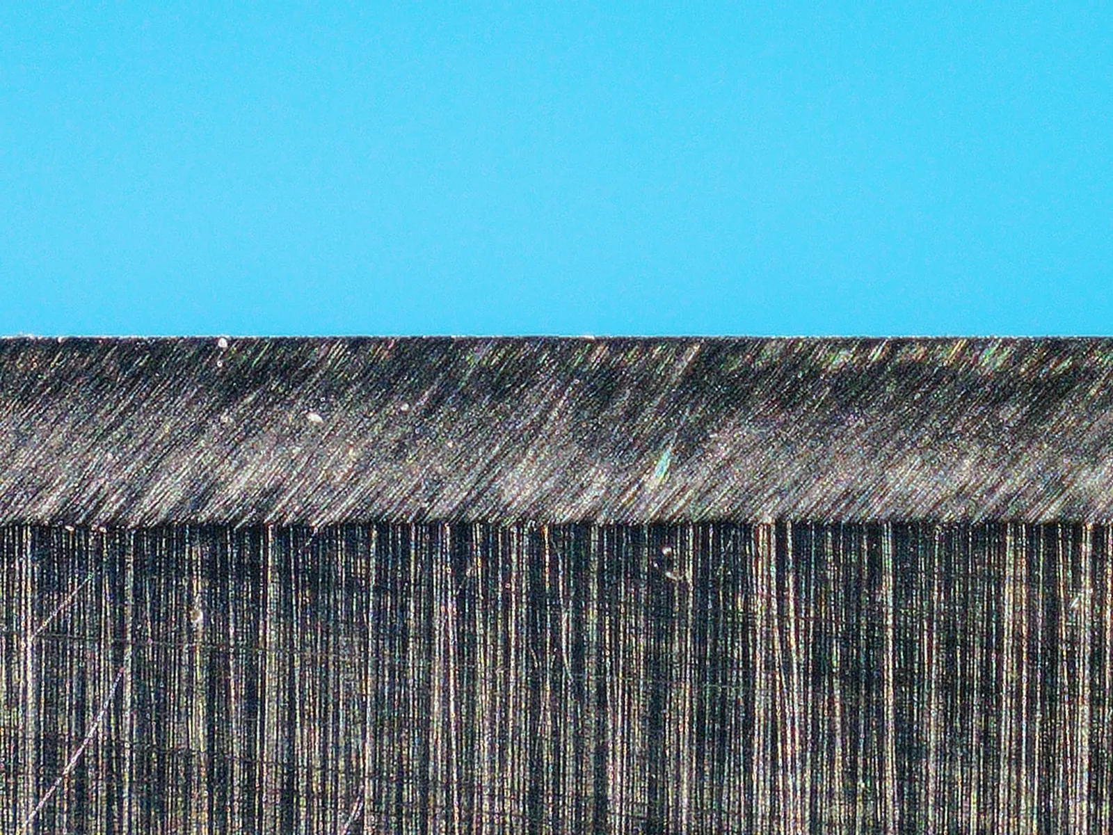 Scratch pattern created by the WAVE Premium sharpener