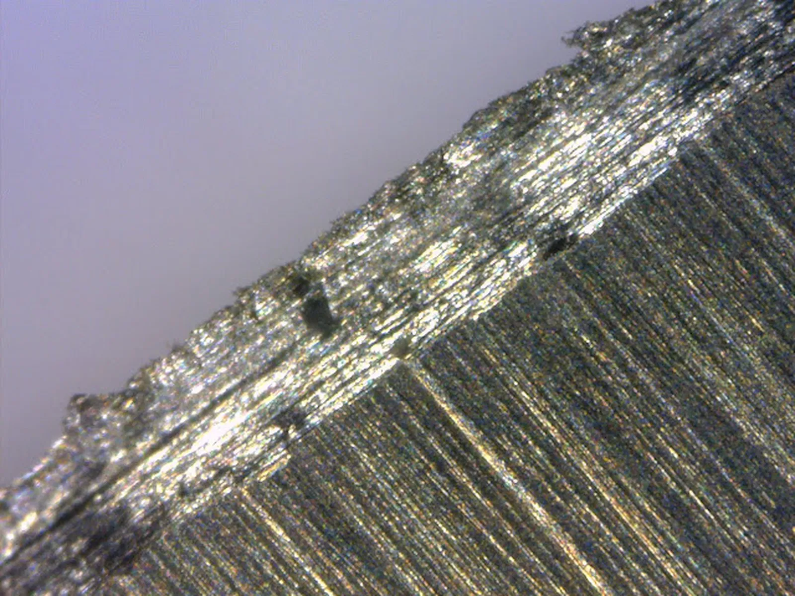 Parallel scratch pattern left by a pull-through sharpener